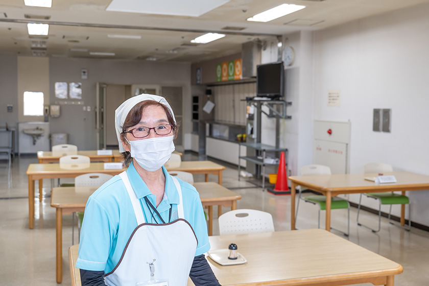 病院の食堂でのインタビュー